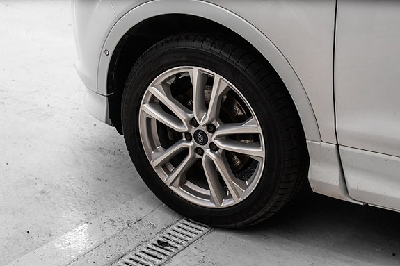 Ford Kuga 9 of 23