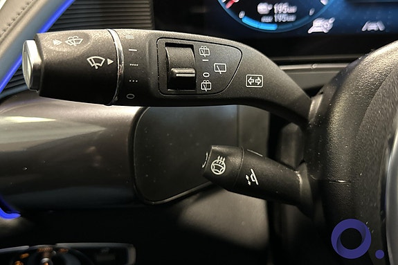 Mercedes-Benz EQC400 13 of 30