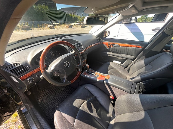 Mercedes-Benz E500 11 of 19
