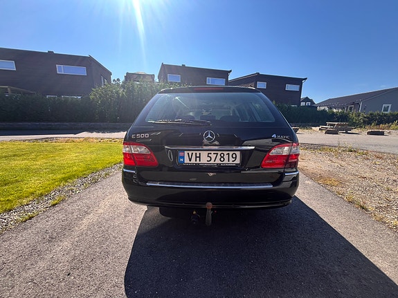 Mercedes-Benz E500 6 of 19