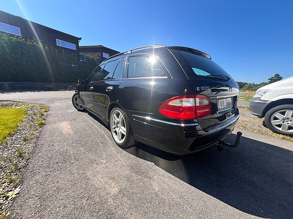 Mercedes-Benz E500 5 of 19