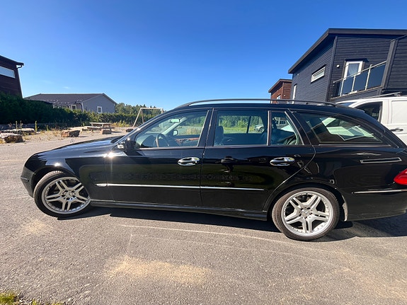 Mercedes-Benz E500 4 of 19