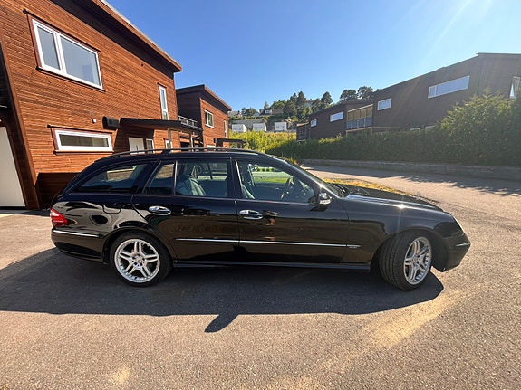 Mercedes-Benz E500 8 of 19