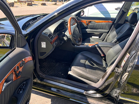 Mercedes-Benz E500 10 of 19
