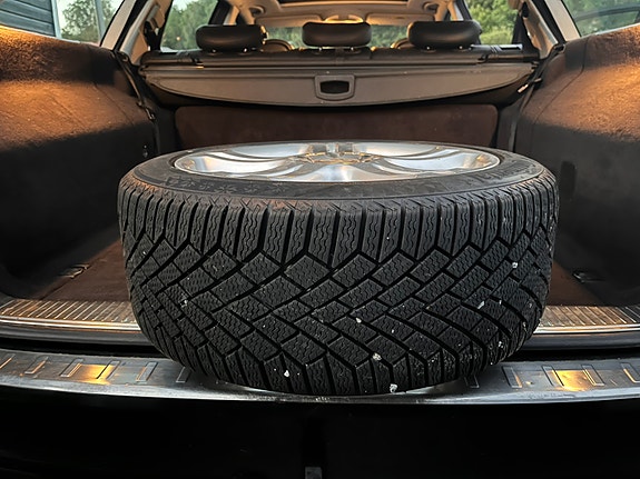 Mercedes-Benz E500 19 of 19