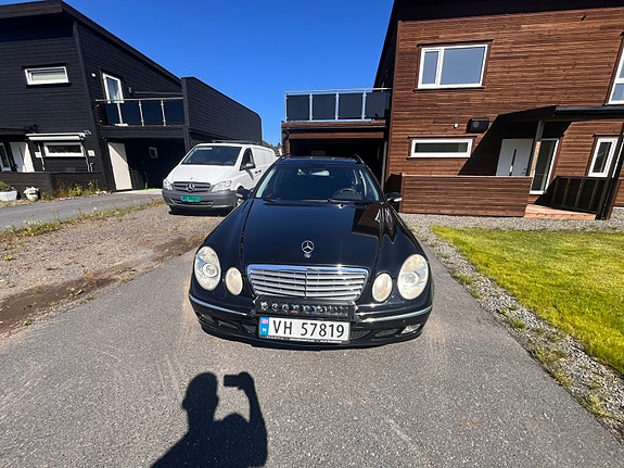 Mercedes-Benz E500 2 of 19