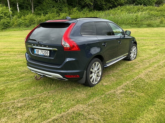 Volvo XC60 3 of 19
