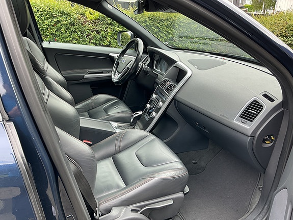 Volvo XC60 11 of 19