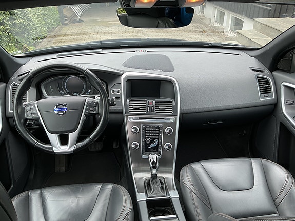 Volvo XC60 8 of 19