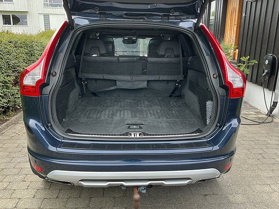 Volvo XC60 15 of 19