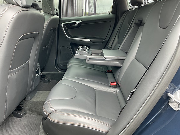 Volvo XC60 13 of 19