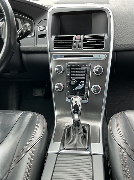 Volvo XC60 10 of 19