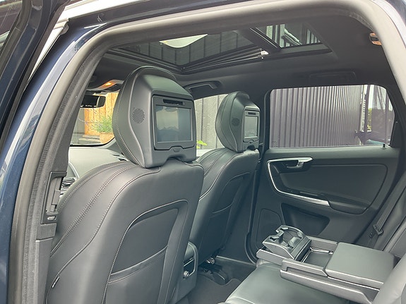 Volvo XC60 14 of 19