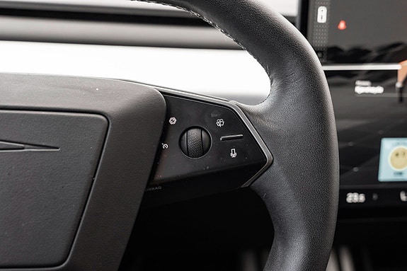 Tesla Cybertruck 26 of 30