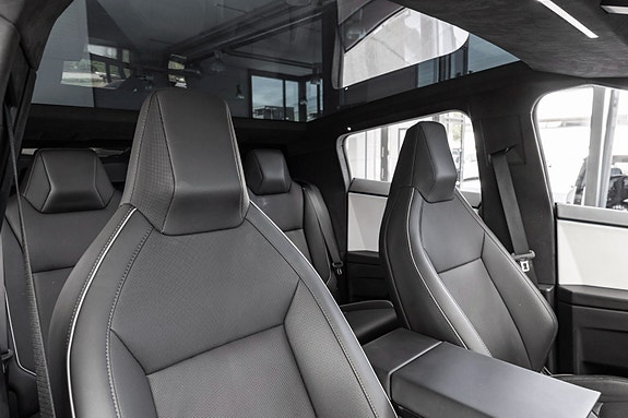 Tesla Cybertruck 27 of 30