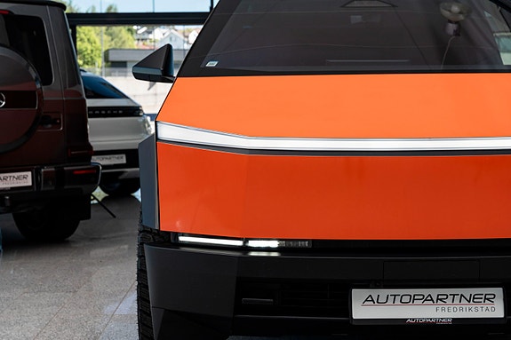 Tesla Cybertruck 6 of 30