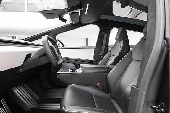 Tesla Cybertruck 8 of 30