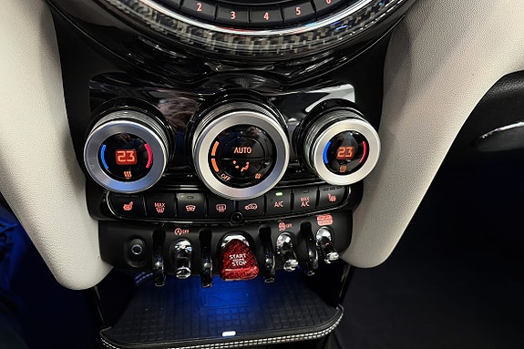MINI Cooper 14 of 20