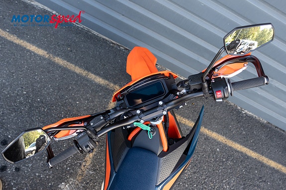 KTM 690 SMC Demo 7 of 8