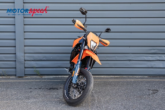 KTM 690 SMC Demo 3 of 8