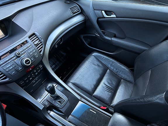 Honda Accord 27 of 30