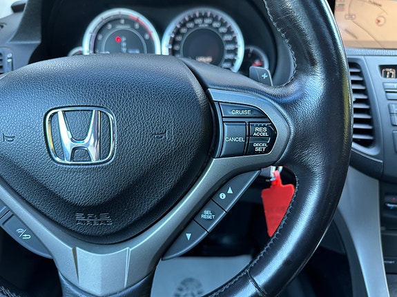 Honda Accord 13 of 30