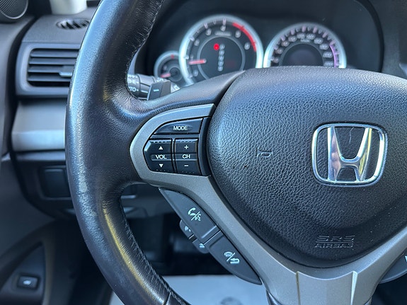 Honda Accord 11 of 30