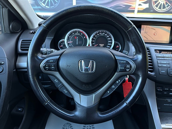 Honda Accord 12 of 30