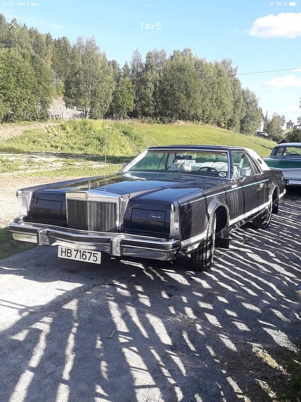Lincoln Continental 2 of 3