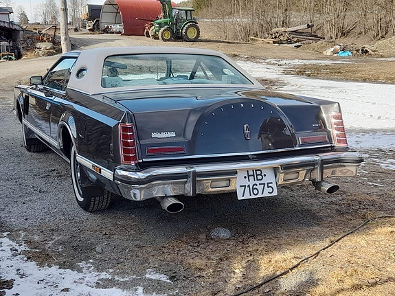 Lincoln Continental 3 of 3