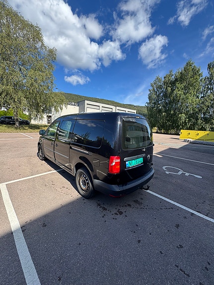 Volkswagen Caddy Maxi 2 of 11