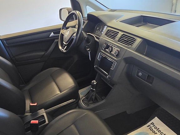 Volkswagen Caddy Maxi 18 of 30
