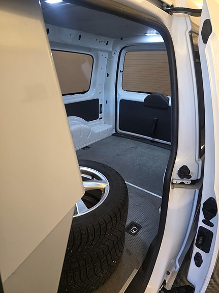Volkswagen Caddy Maxi 30 of 30