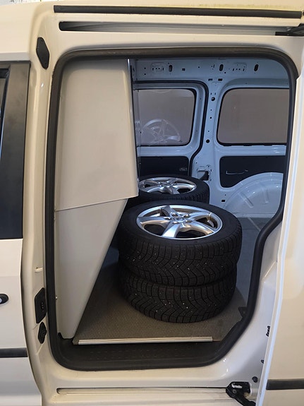 Volkswagen Caddy Maxi 29 of 30