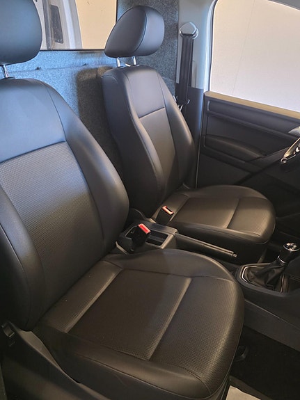 Volkswagen Caddy Maxi 19 of 30