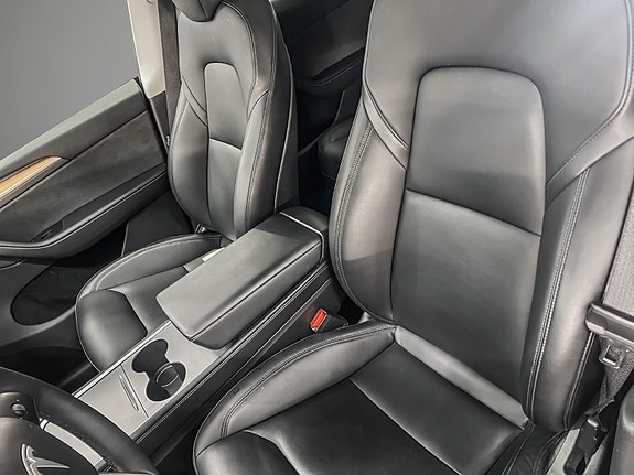 Tesla Model Y 12 of 29