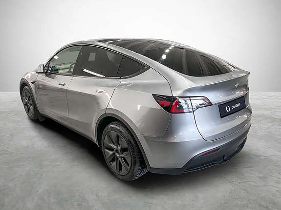 Tesla Model Y 3 of 29