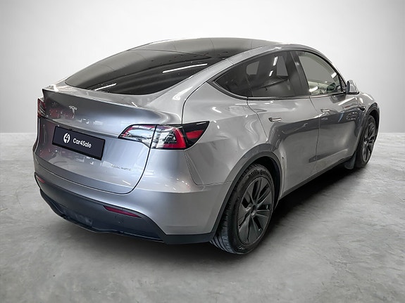 Tesla Model Y 5 of 29
