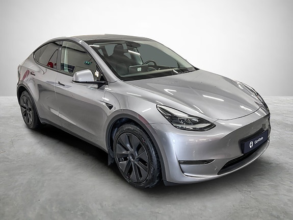 Tesla Model Y 7 of 29