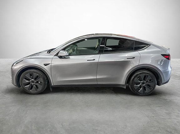 Tesla Model Y 2 of 29