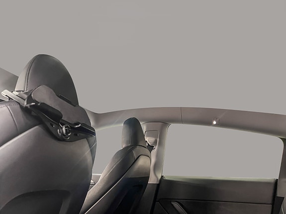 Tesla Model Y 22 of 29