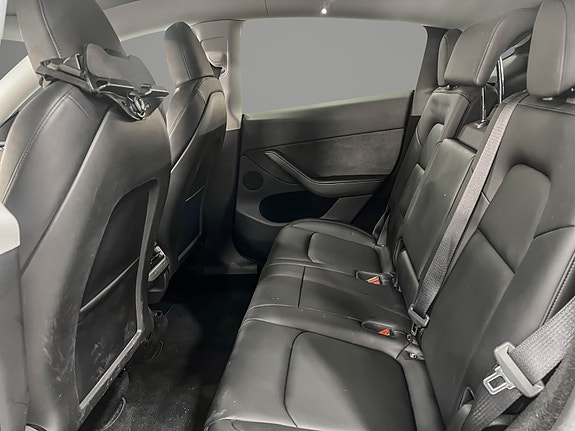Tesla Model Y 19 of 29