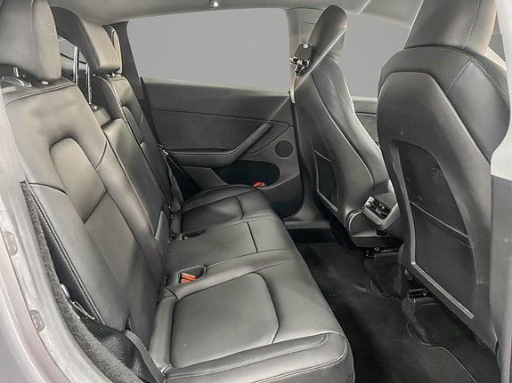 Tesla Model Y 21 of 29