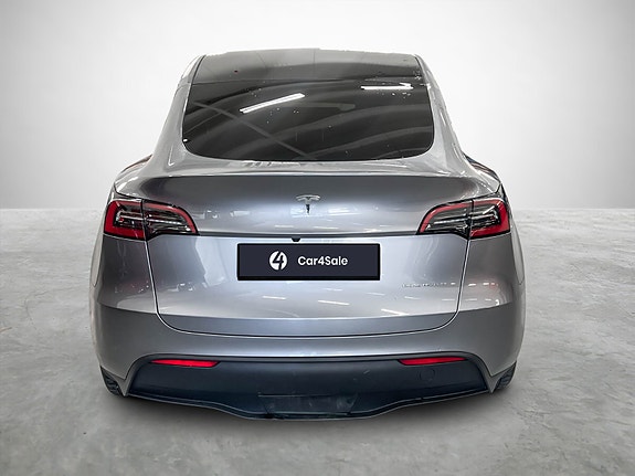 Tesla Model Y 4 of 29