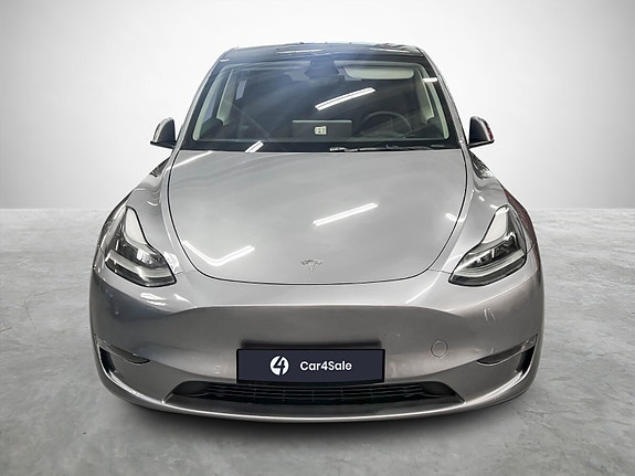 Tesla Model Y 8 of 29