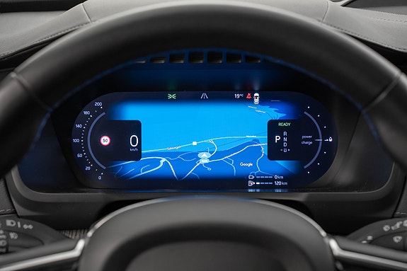 Volvo XC90 15 of 30