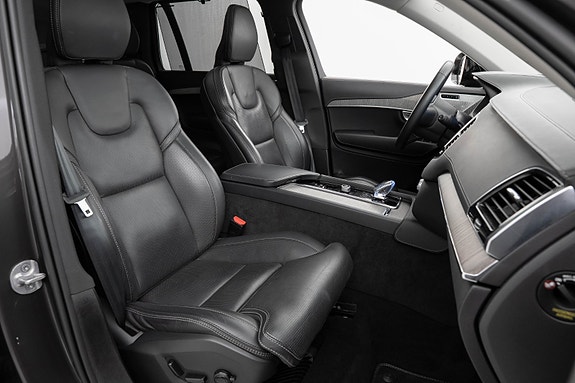 Volvo XC90 11 of 30