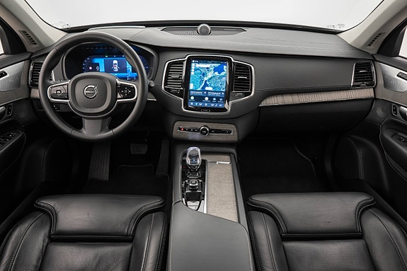 Volvo XC90 13 of 30