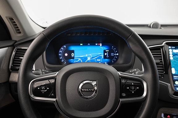 Volvo XC90 14 of 30