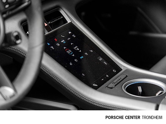 Porsche Taycan 19 of 30